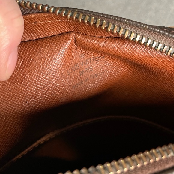 🐿️LOUIS VUITTON MONOGRAM DANUBE CROSSBODY BAG🐿️ - Picture 8 of 15
